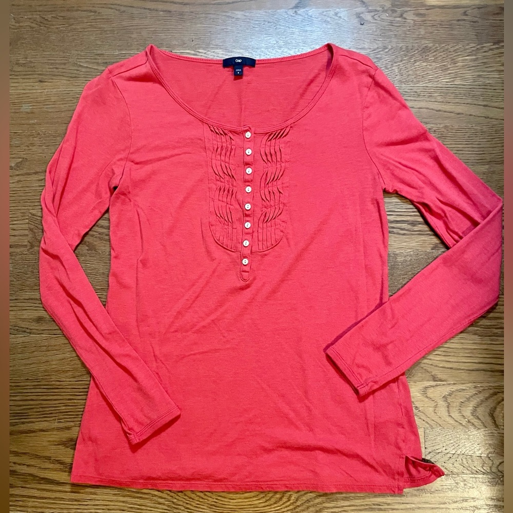 ☀️4/$10☀️Gap long sleeve tee